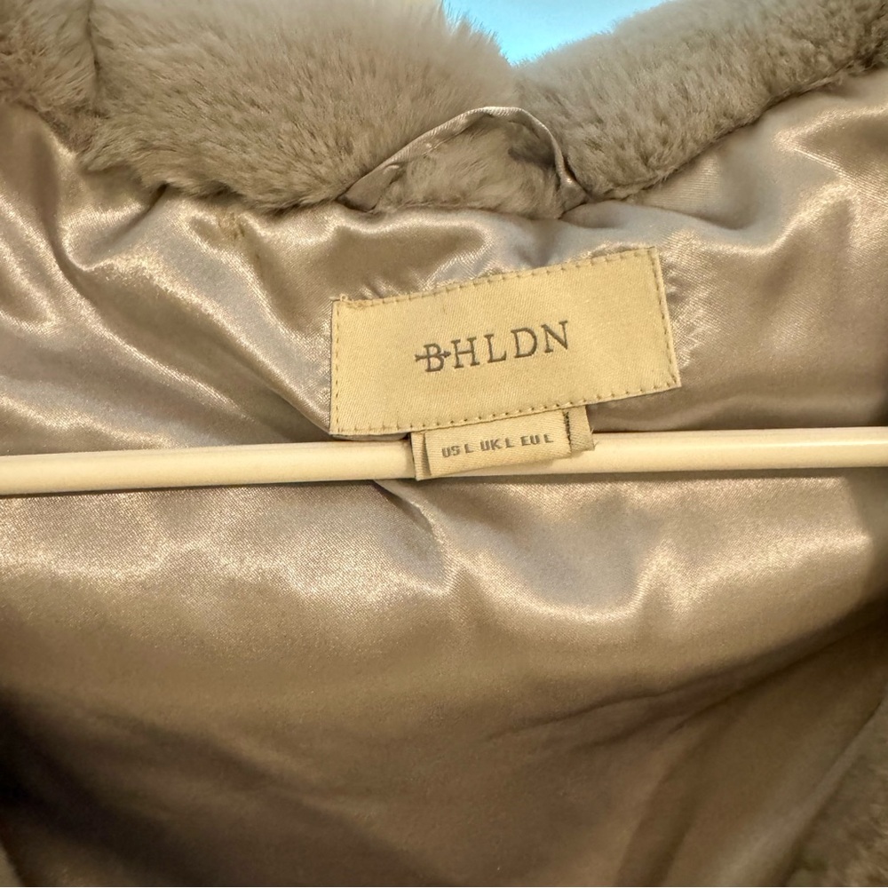 BHLDN Maxine Satin-Lined Faux Fur Wrap in Grey/Silver Size L - Picture 3 of 5